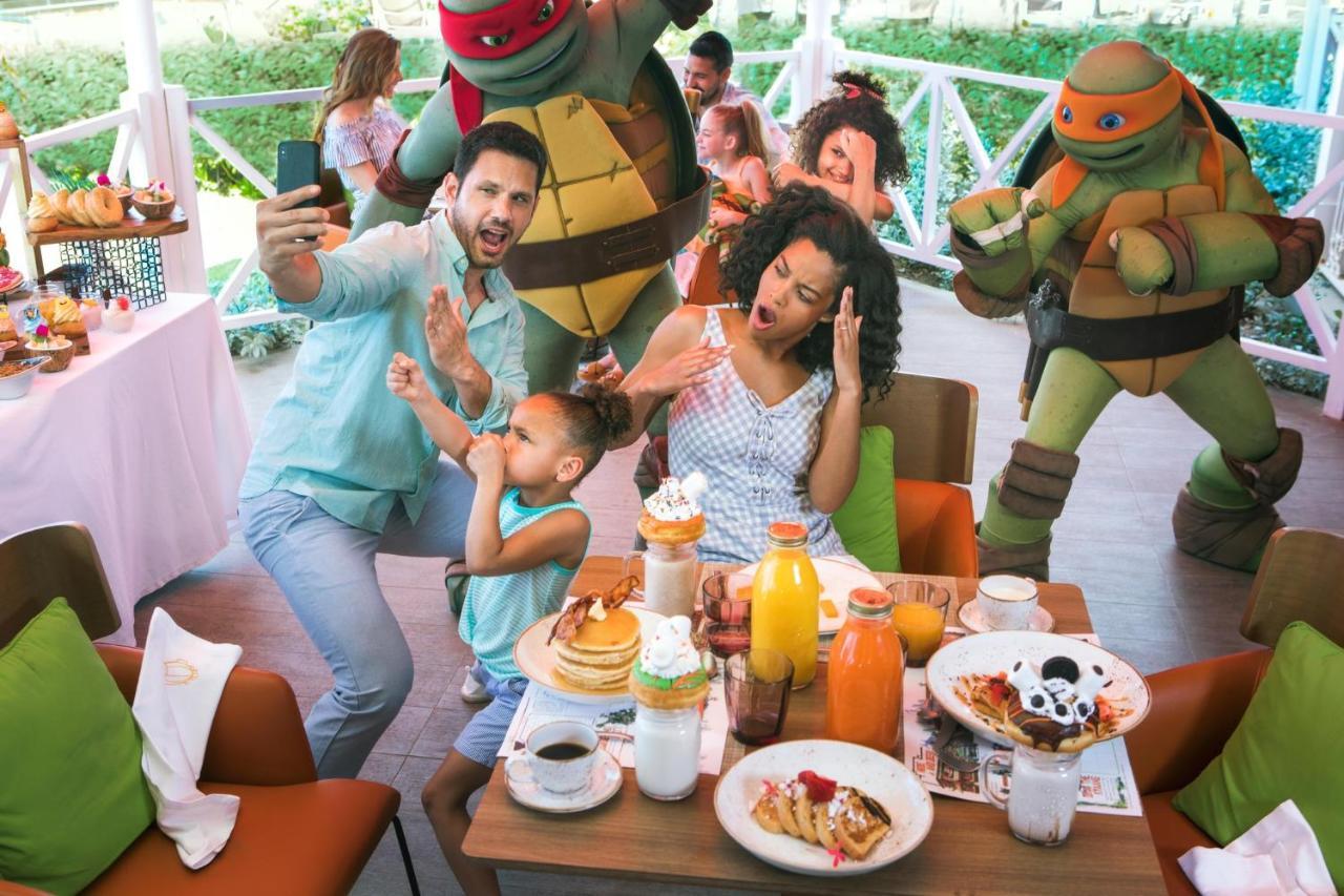 Nickelodeon Hotels & Resorts פונטה קאנה מראה חיצוני תמונה Teenage Mutant Ninja Turtles at the Nickelodeon Suites Resort