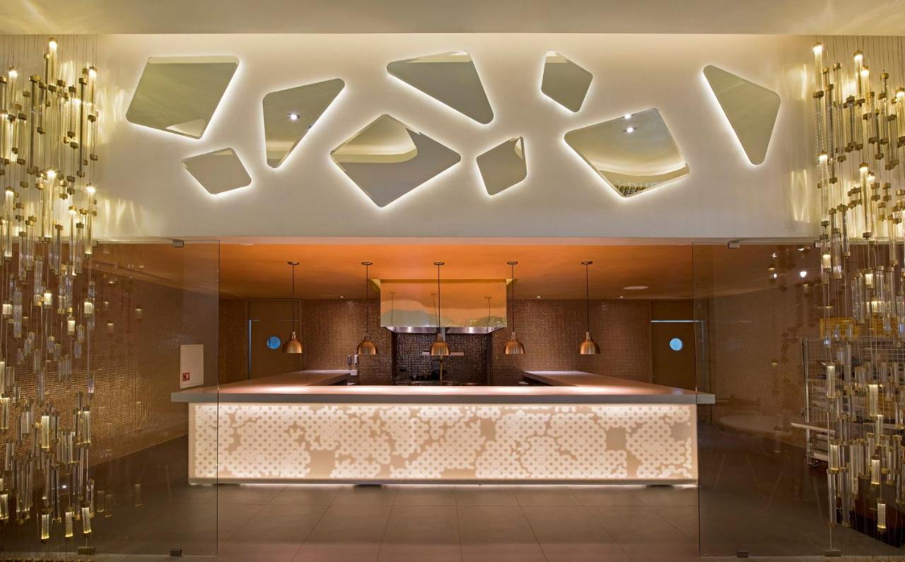Nickelodeon Hotels & Resorts פונטה קאנה מראה חיצוני תמונה The lobby of the hotel