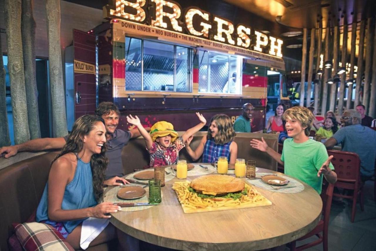 Nickelodeon Hotels & Resorts פונטה קאנה מראה חיצוני תמונה Burger King restaurant