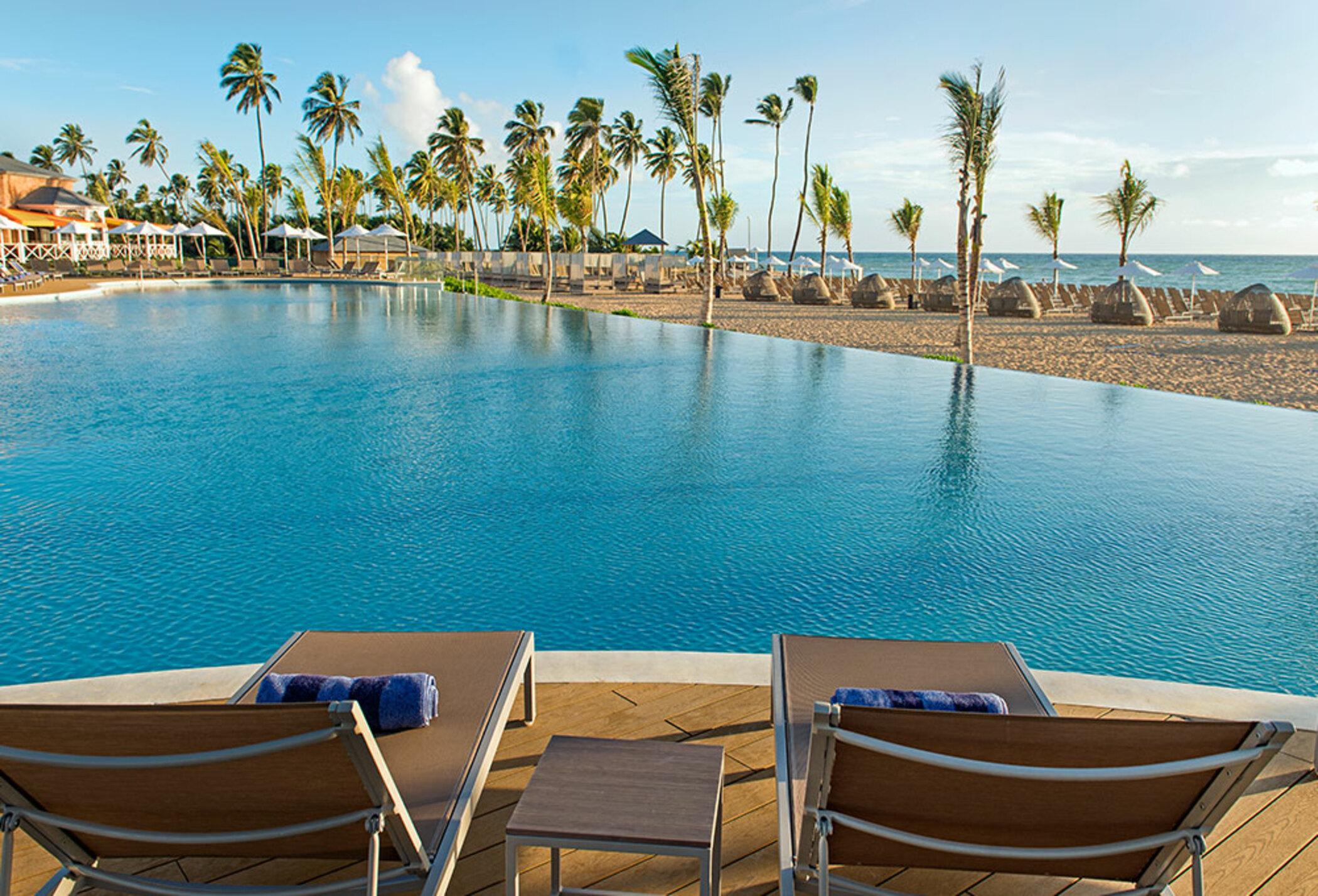 Nickelodeon Hotels & Resorts פונטה קאנה מראה חיצוני תמונה Infinity pool at the Iberostar Grand Hotel Bávaro