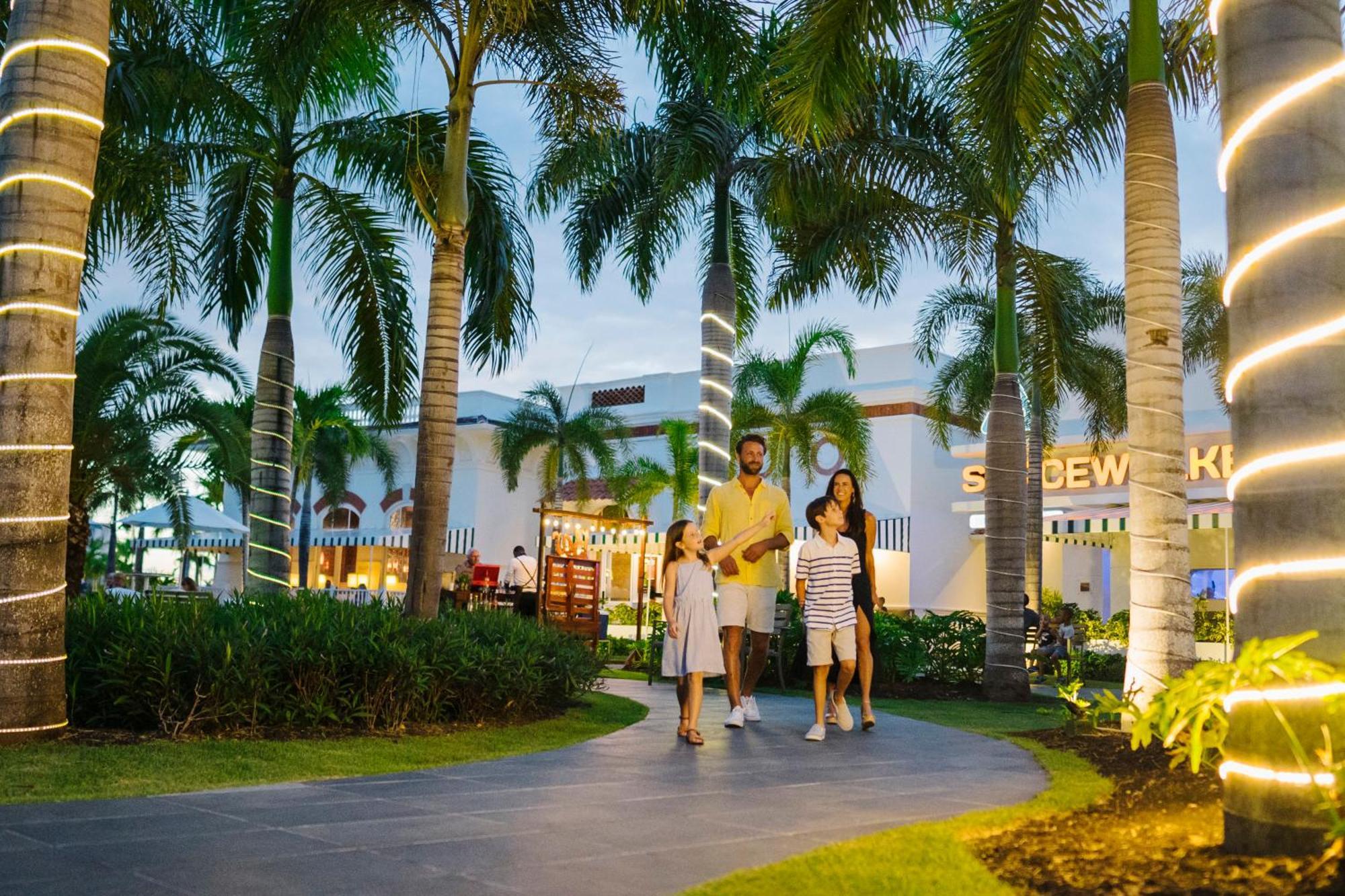 Nickelodeon Hotels & Resorts פונטה קאנה מראה חיצוני תמונה Vinpearl Hotel Nha Trang